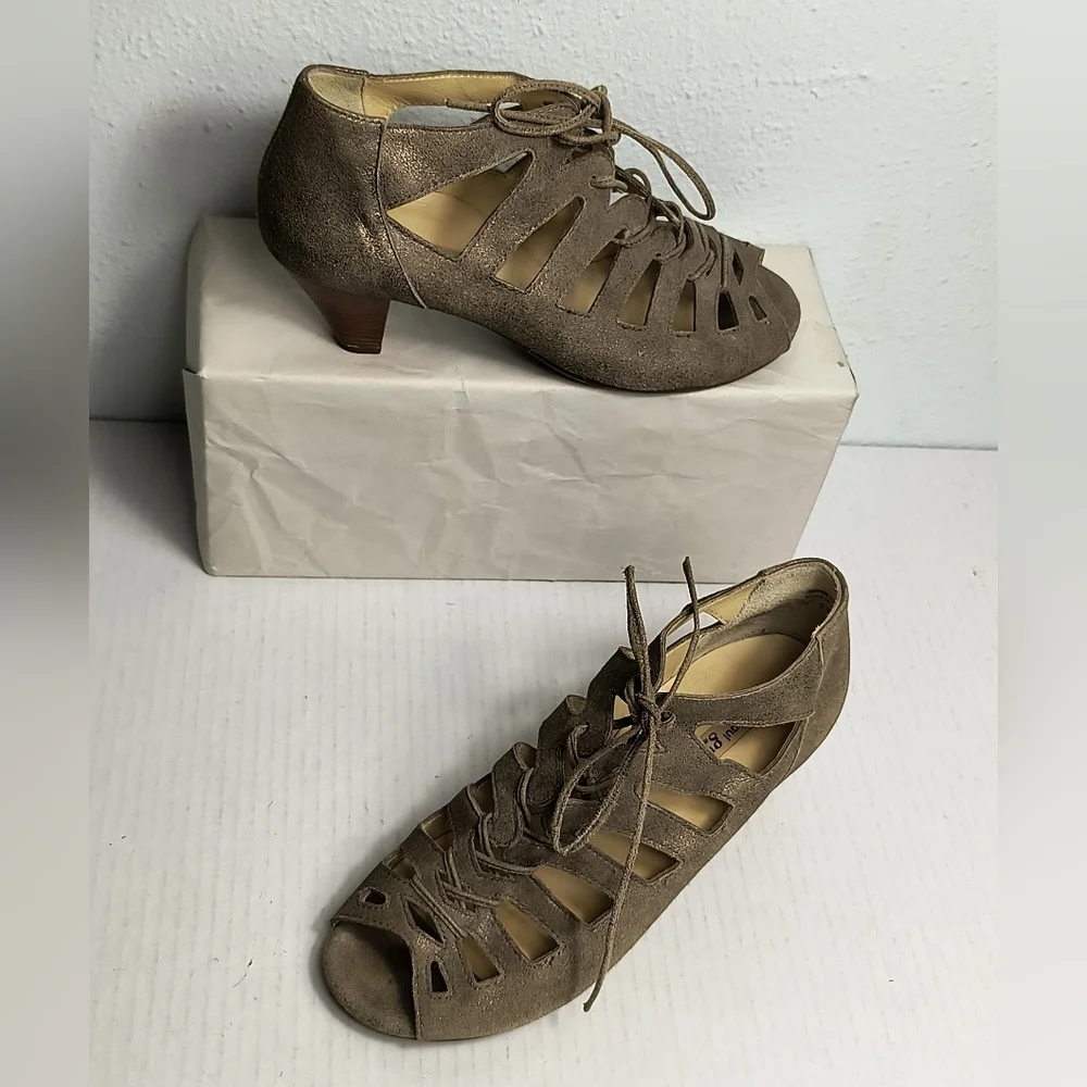Paul Green Múnchen Size 7 Tan Ankle Booties with Cut-Out Design Low Heel Lace Up